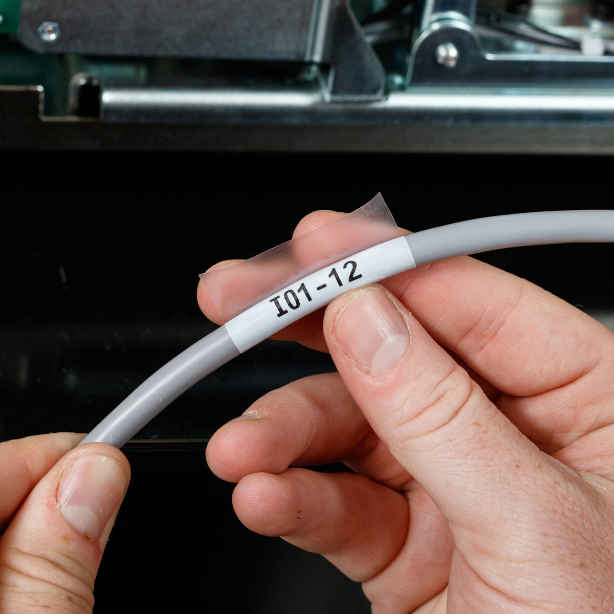 BR-M21-1500-427 - M21-1500-427 CARTUCHO DE ETIQUETAS AUTOLAMINADA 1.5inW x 14ftL NEGRO S/BLANCO BRADY