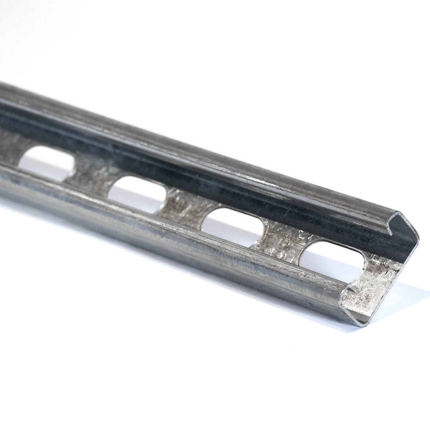 MATER-65 - MATER-65 PERFIL TIPO STRUT L  2 X 4 X 3 MTS. (PERFORADO)