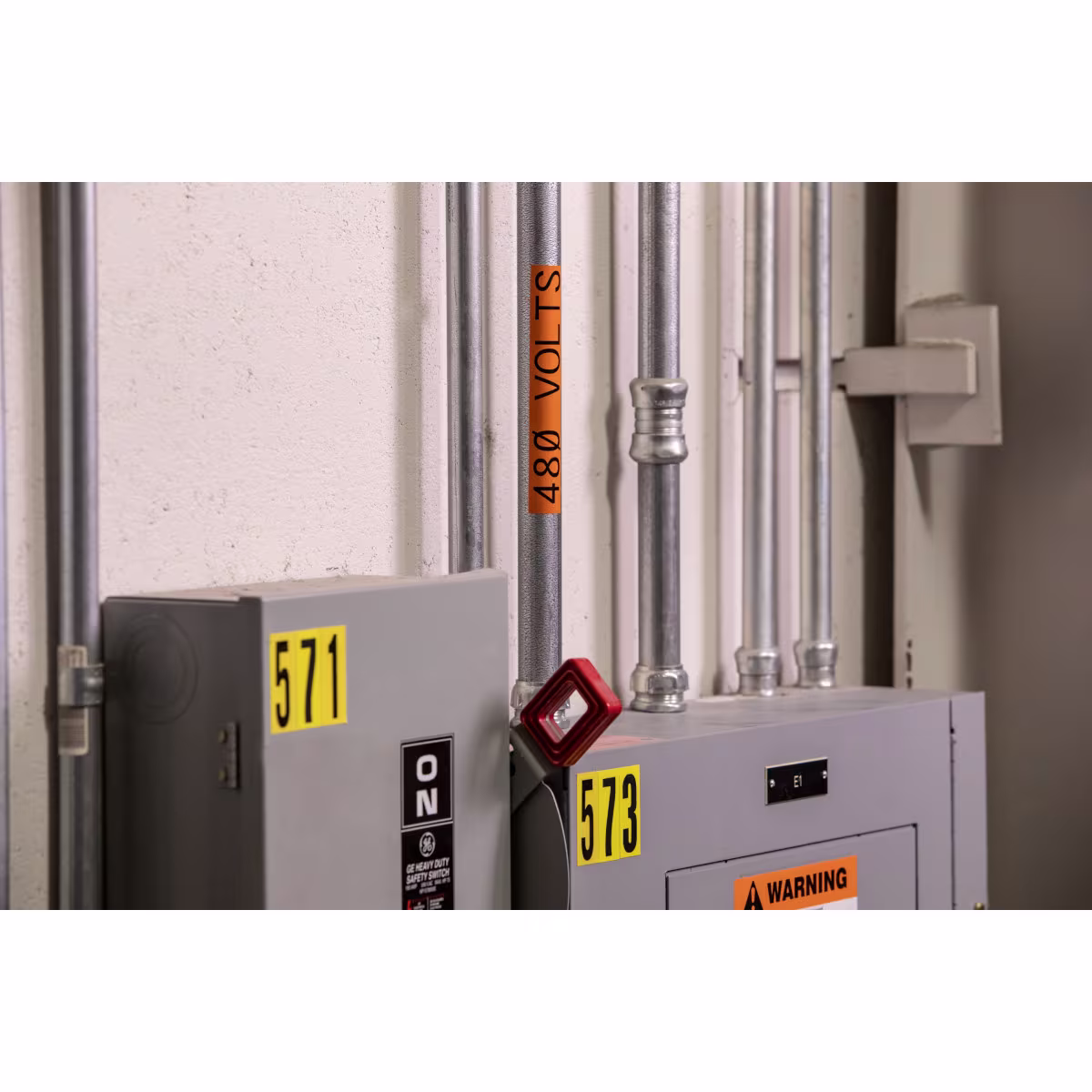 MC-500-595-OR-BK CARTUCHO DE ETIQUETA CONTINUA VINIL 0.5inW x 25ft BLANCO S/ANARANJADO BRADY