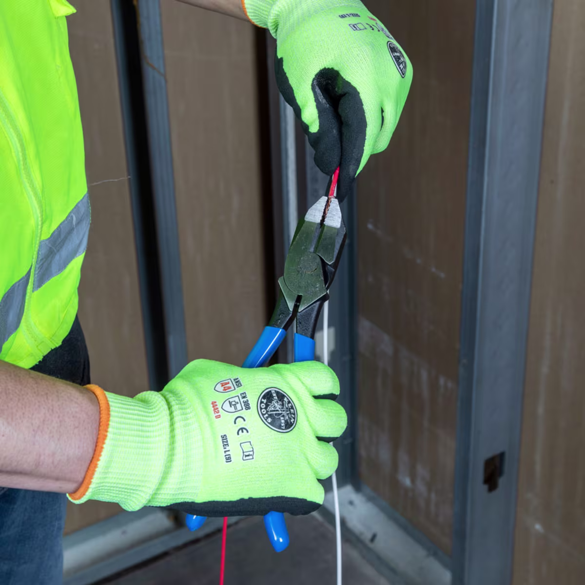 D2000-9ST HERRAMIENTA ALICATE DE ALTA RESISTENCIA 238 MM CON CORTADOR