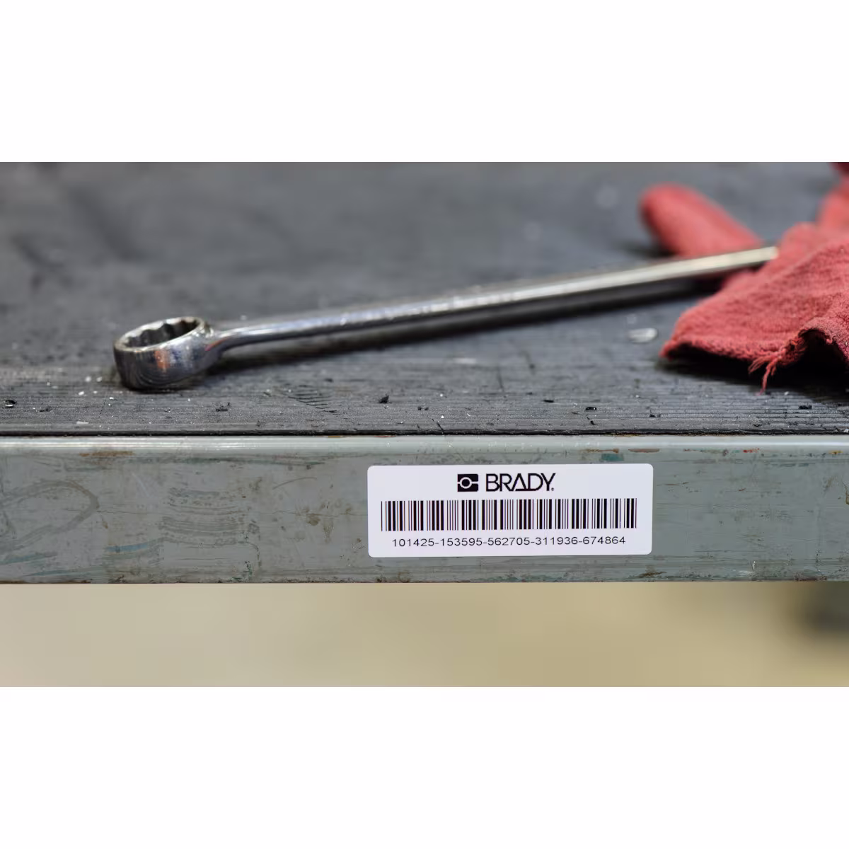 M-47-483 CARTUCHO DE ETIQUETAS POLIESTER C/ULTRA ADHESIVO 0.5inH x 1inW NEGRO S/BLANCO BRADY