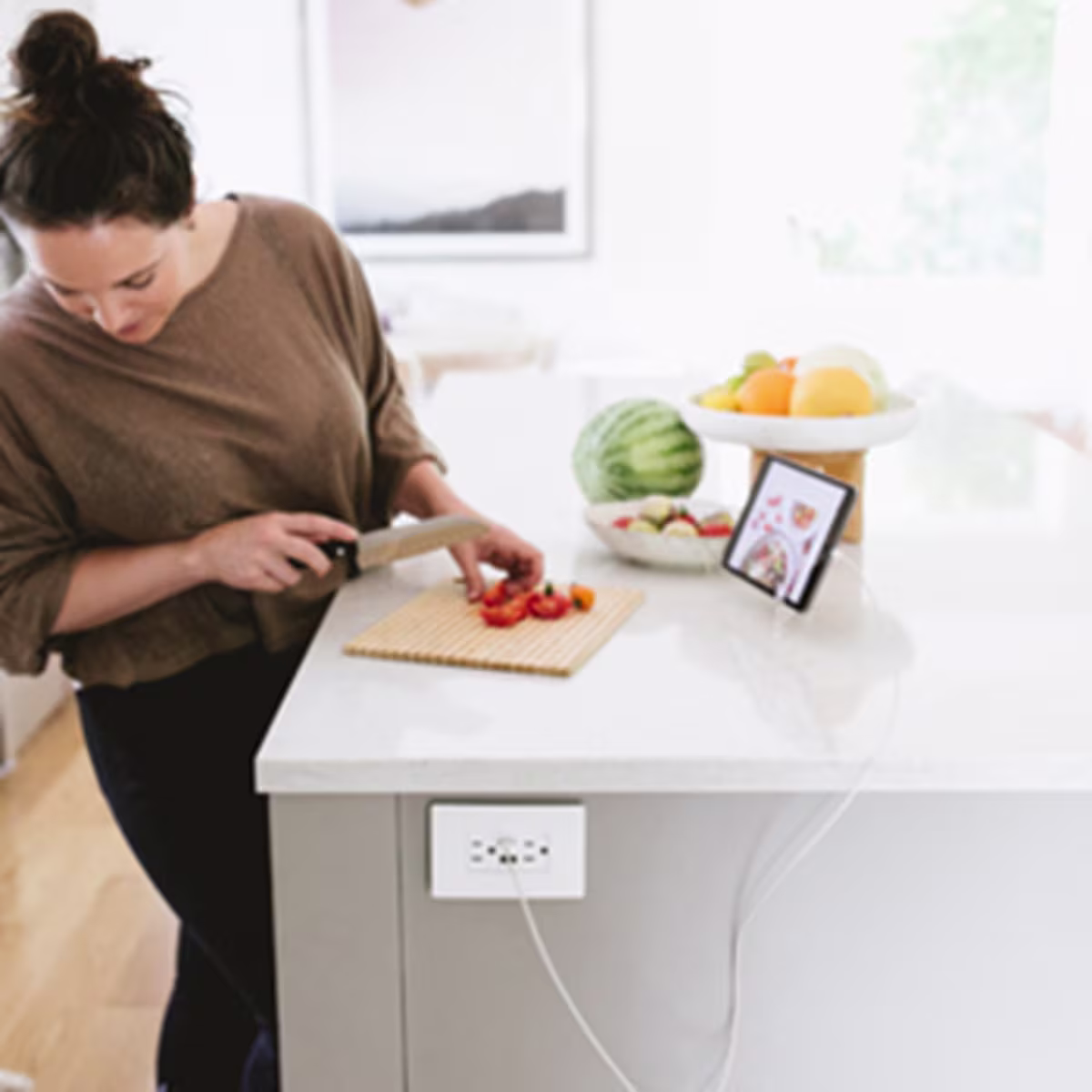 TM826USBW TOMACORRIENTE CON DOS SALIDAS USB Y 2 NEMA 5-15R PASS&SEYMOUR LEGRAND