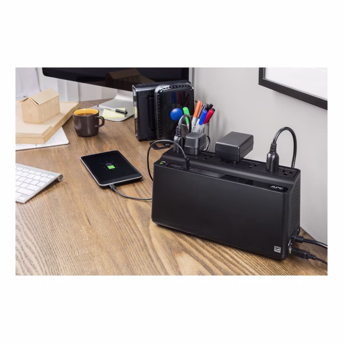 BE600M1-LM UPS DE RESPALDO 600VA/120V (2) NEMA 5-15R (5) NEMA 5-15R + 1PTO USB APC