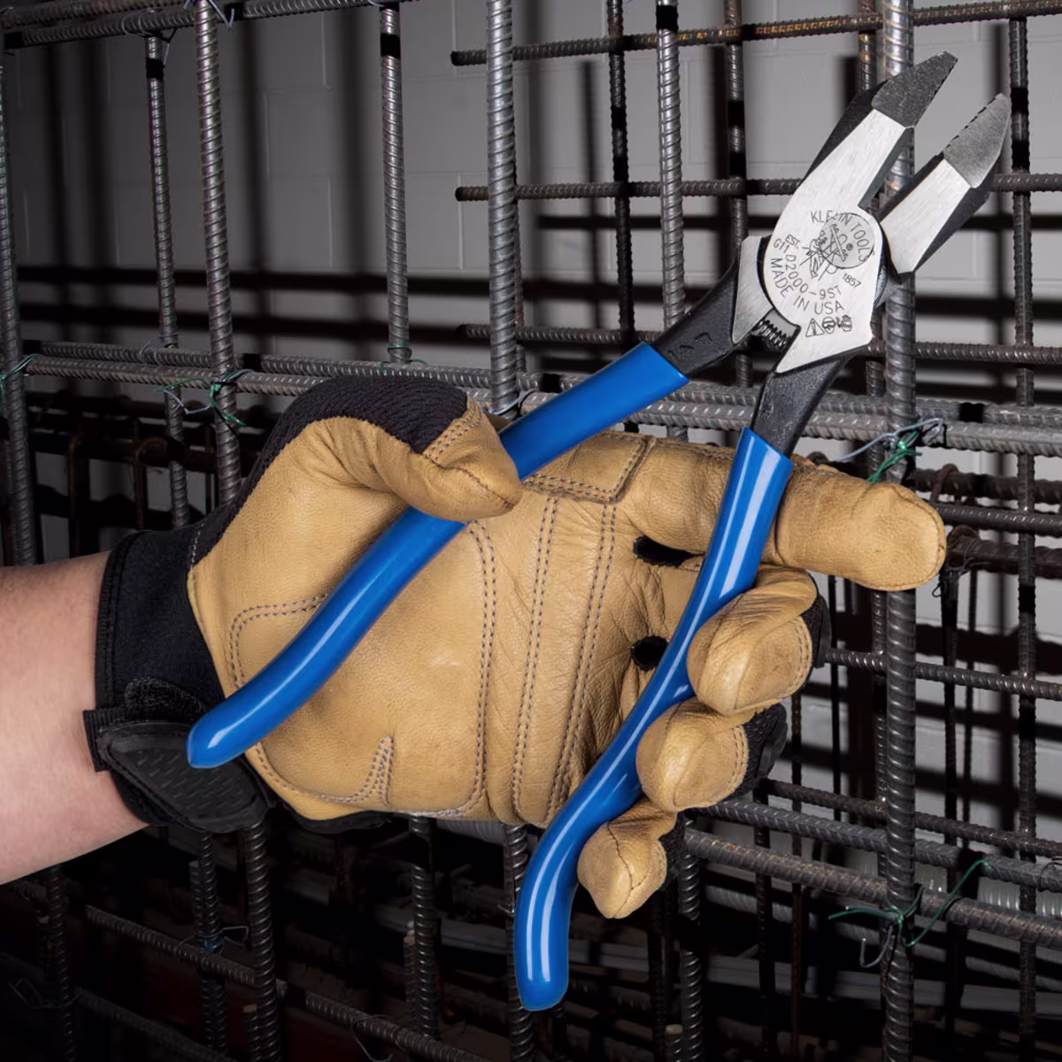 D2000-9ST HERRAMIENTA ALICATE DE ALTA RESISTENCIA 238 MM CON CORTADOR