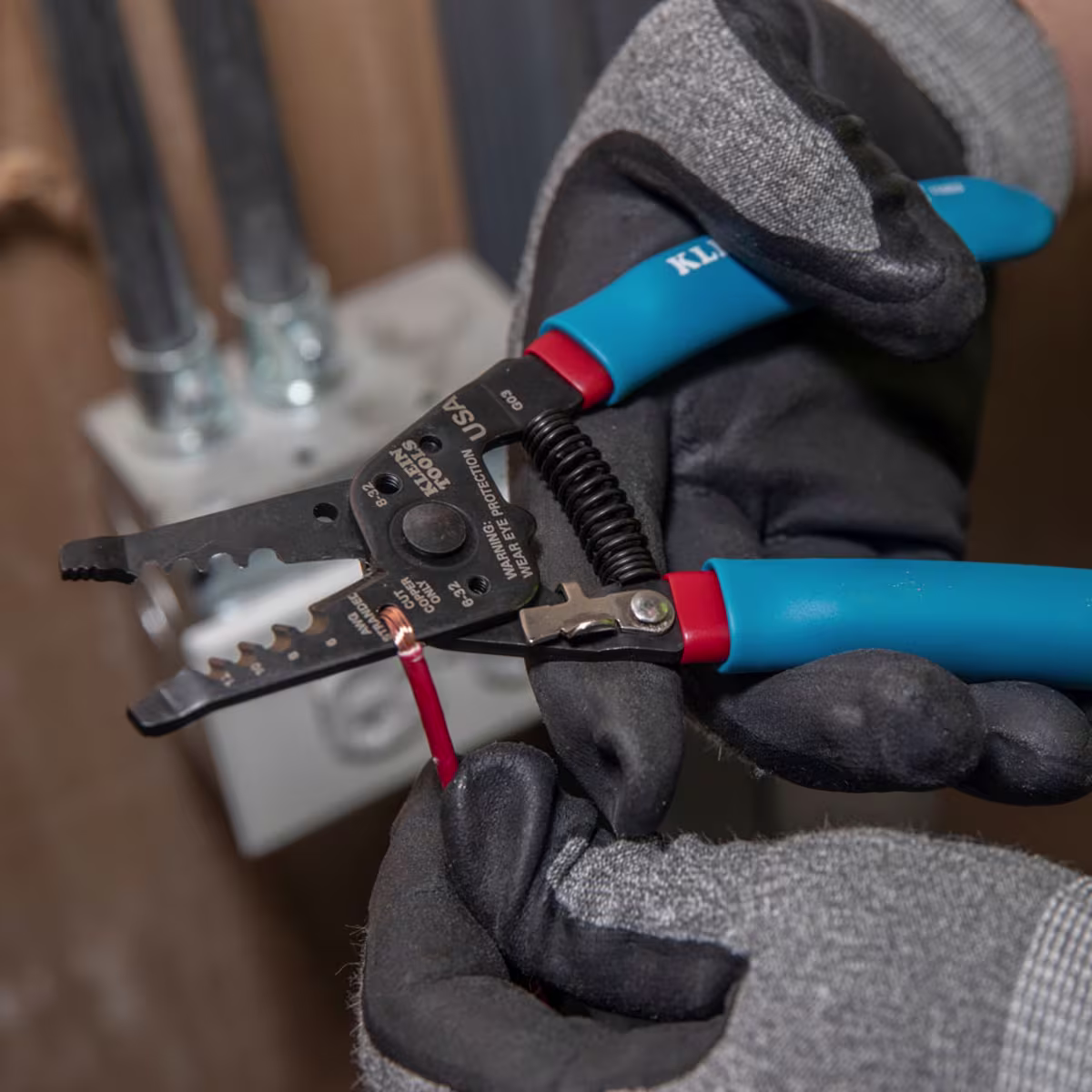 11053 HERRAMIENTA PELADOR-CORTADOR PARA CABLES 6-12 AWG