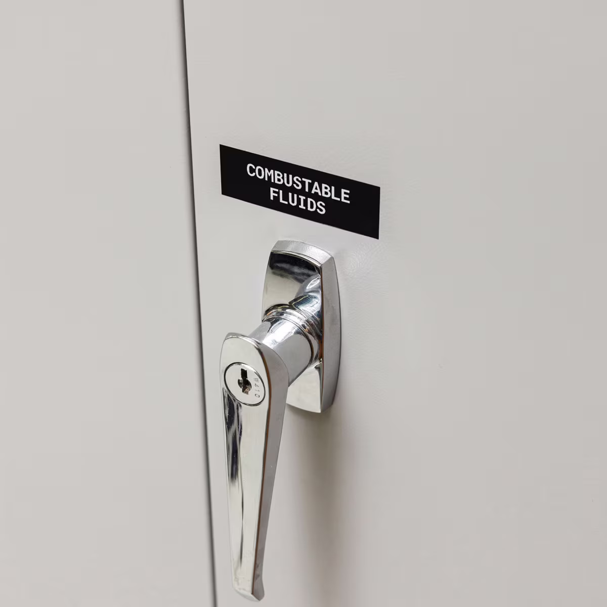 M21-750-595-BK CARTUCHO DE ETIQUETAS VINIL 0.75inW x 21ftL BLANCO S/NEGRO BRADY