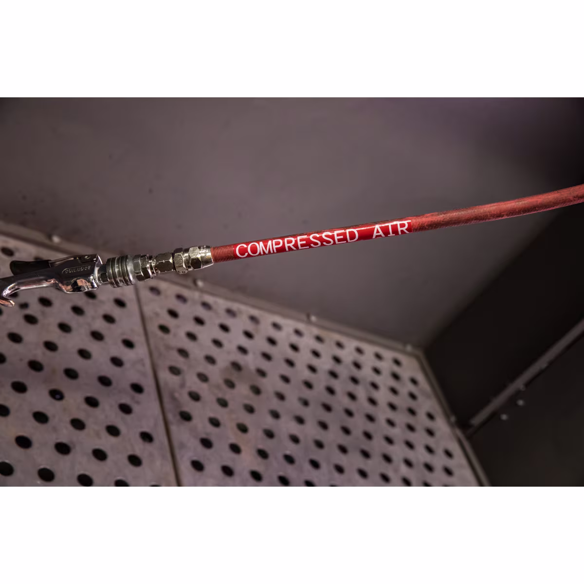 MC-500-595-RD-WT CARTUCHO DE ETIQUETA CONTINUA VINIL 0.5inW x 25ftL BLANCO S/ROJO BRADY