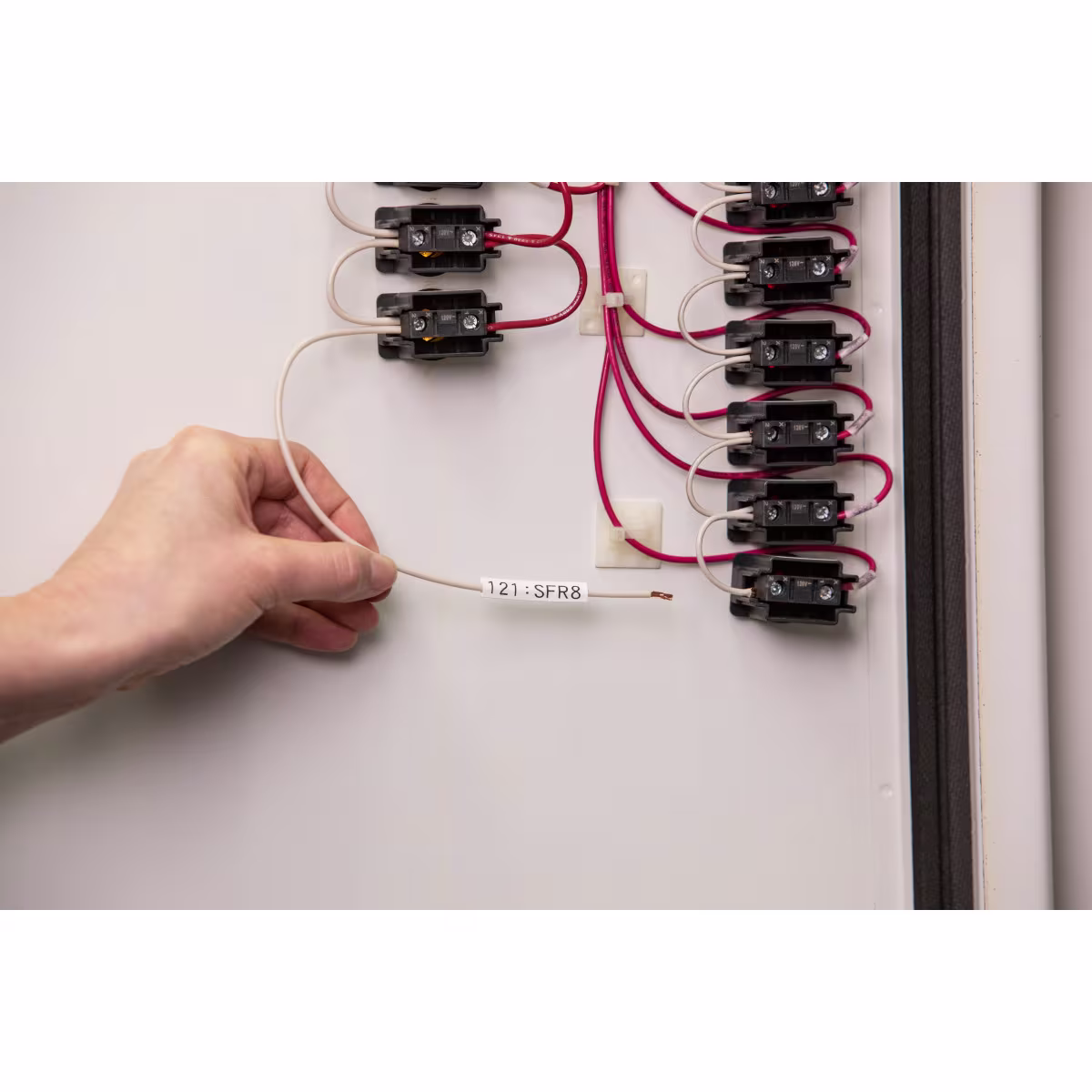 MC-125-342 CARTUCHO DE ETIQUETAS POLIOLEFINO RETRACTIL 0.125inDia x 7ftL NEGRO S/BLANCO BRADY