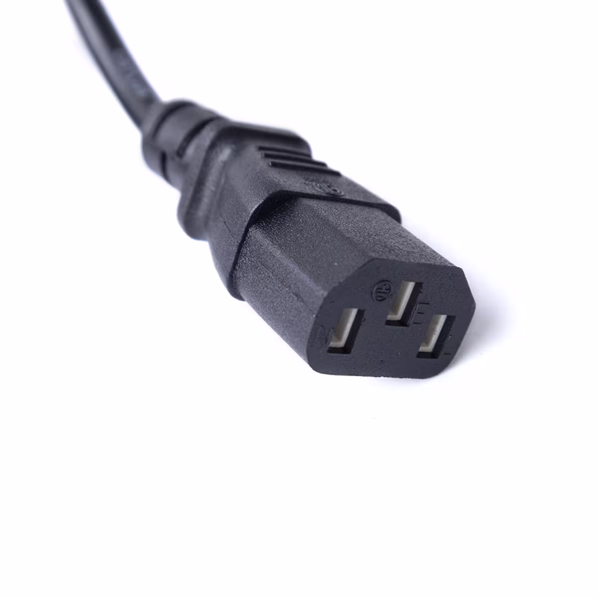 CP18 CABLE DE ALIMENTACIÓN 18AWG, C13 A NEMA 5-15P, 1.8MTS, CATCOM