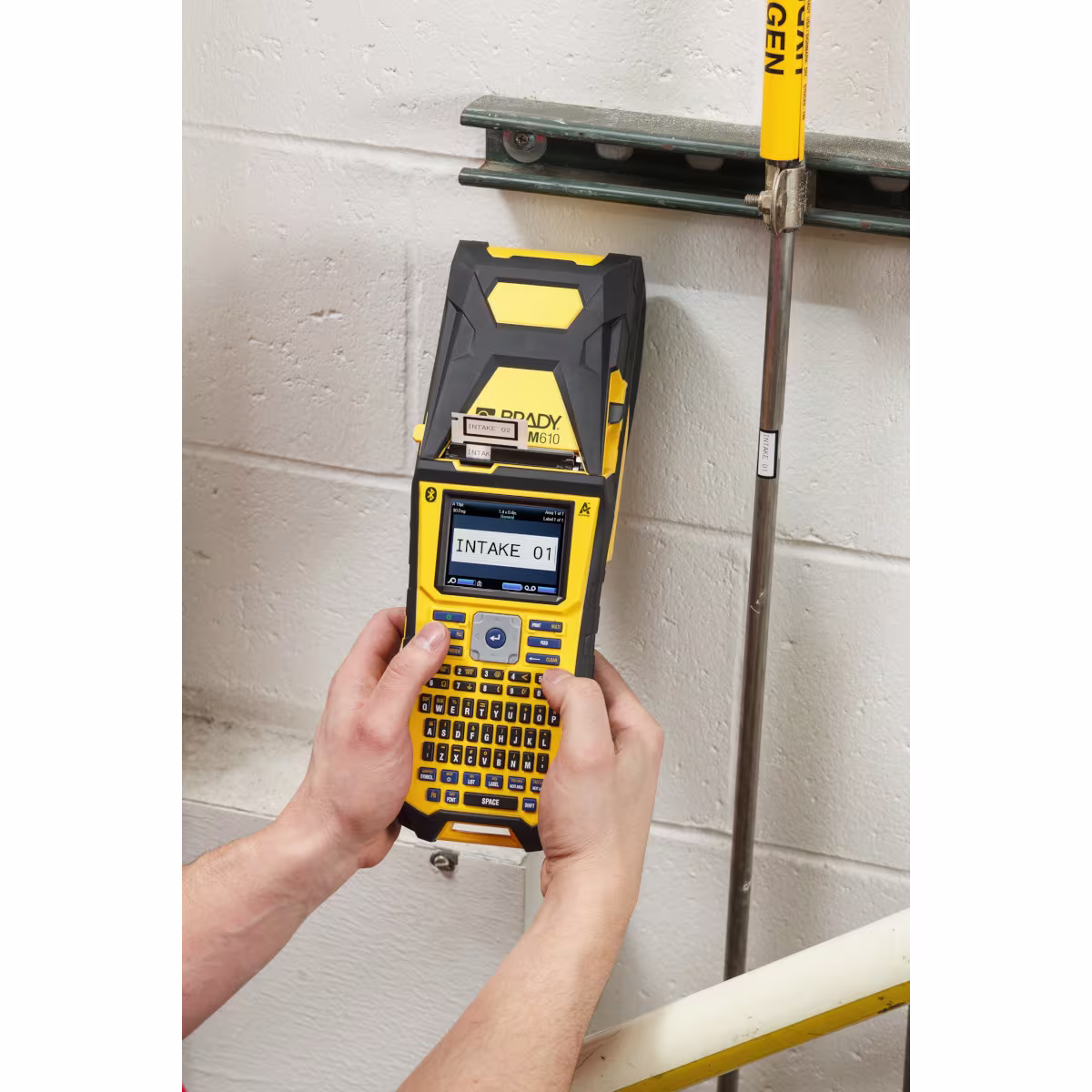 M610-B-KIT ETIQUETADORA DE MANO M610 CON BLUETOOTH CON ESTUCHE RIGIDO