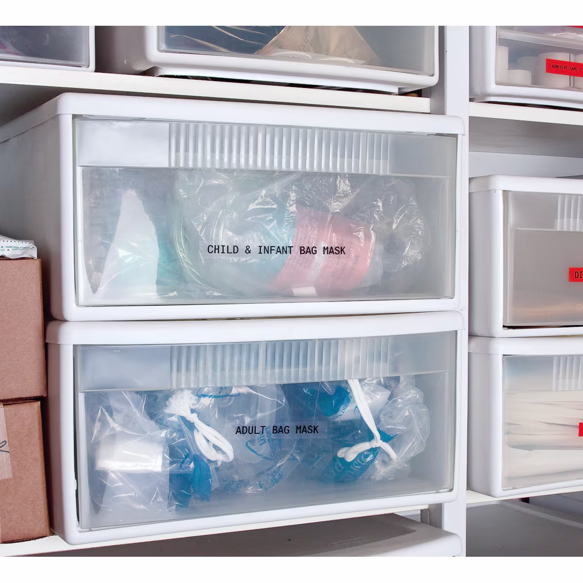 M4C-500-595-CL-BK CINTA VINILO ADHESIVO PERMANENTE NEGRO SOBRE TRANSPARENTE