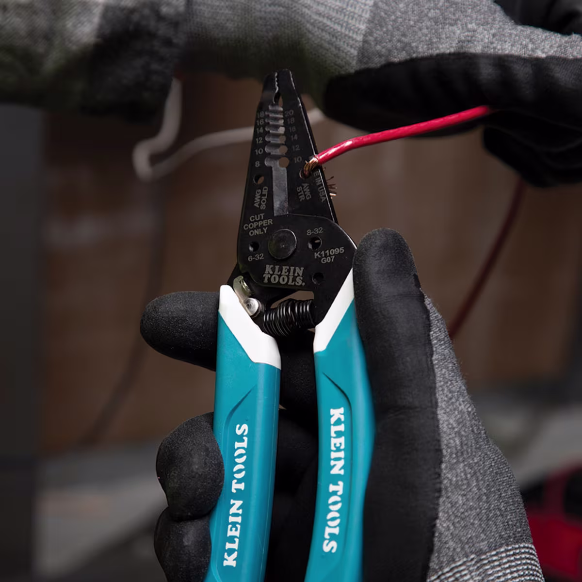 K11095 HERRAMIENTA PELADOR-CORTADOR PARA CABLES 8-20 AWG