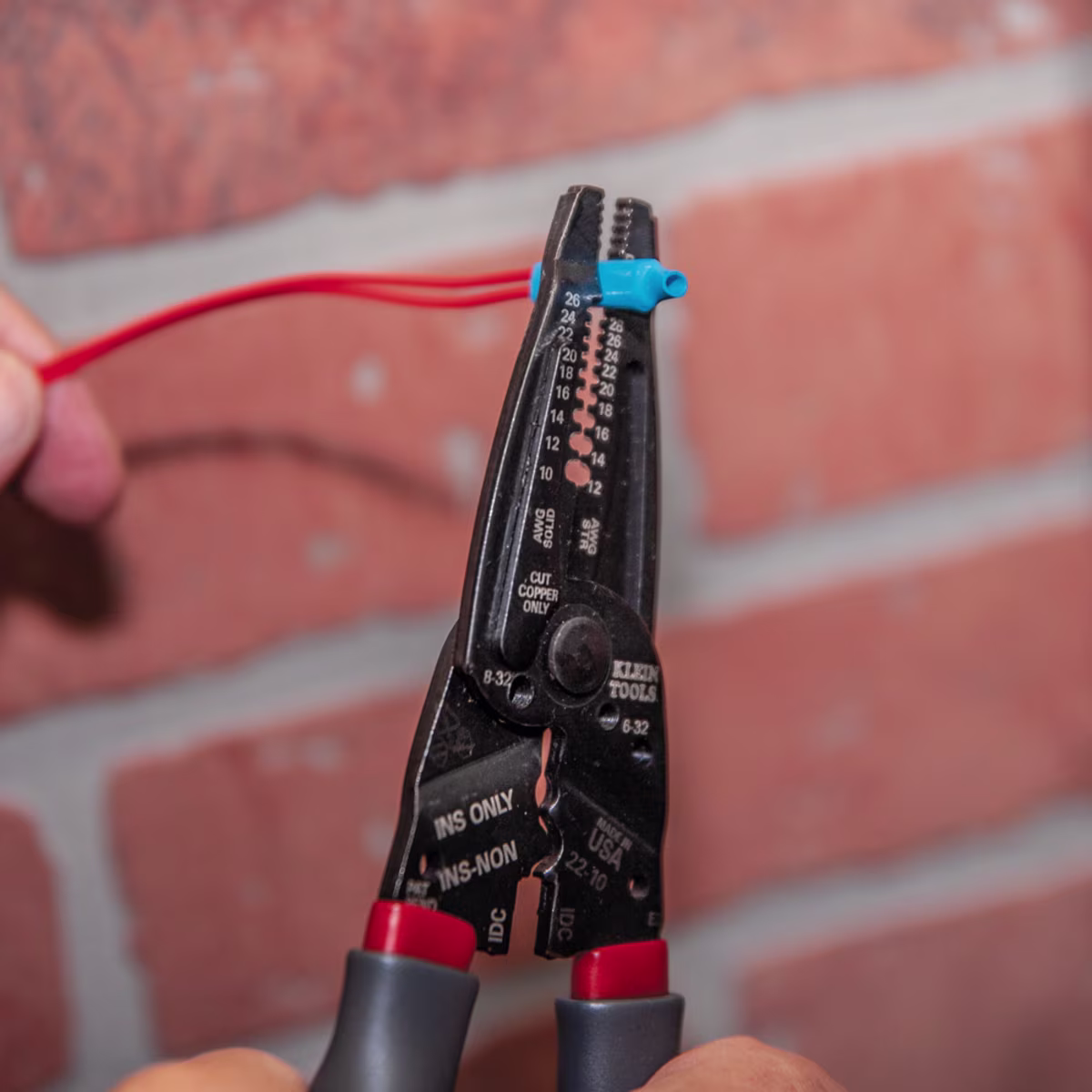 1019 PELADOR DE CABLES 10-26 AWG Y CRIMPADOR DE CONECTOR COMPRESIÓN ELÉCTRICO