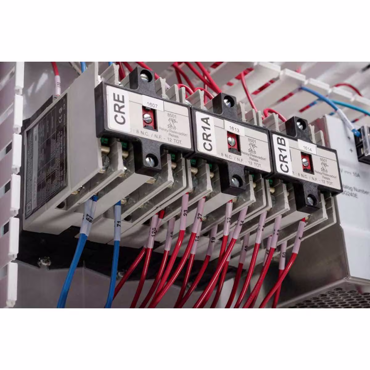 M71-21-427 ROLLO DE ETIQUETA VINIL AUTOLAMINADA 2.5 inH x 1inW BLANCO BRADY