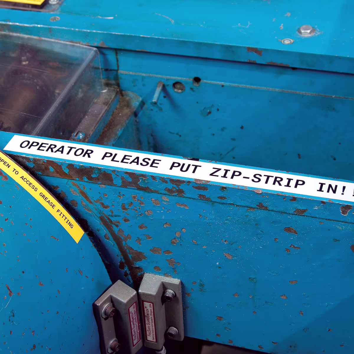 M21-500-423 CARTUCHO DE ETIQUETAS POLIESTER 0.5inW x 21ftL NEGRO S/BLANCO BRADY