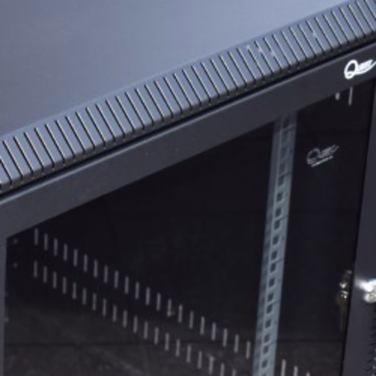 QUEST GW-2867 Gabinete Pared Abatible 19" EIA-310, Prof. 23"