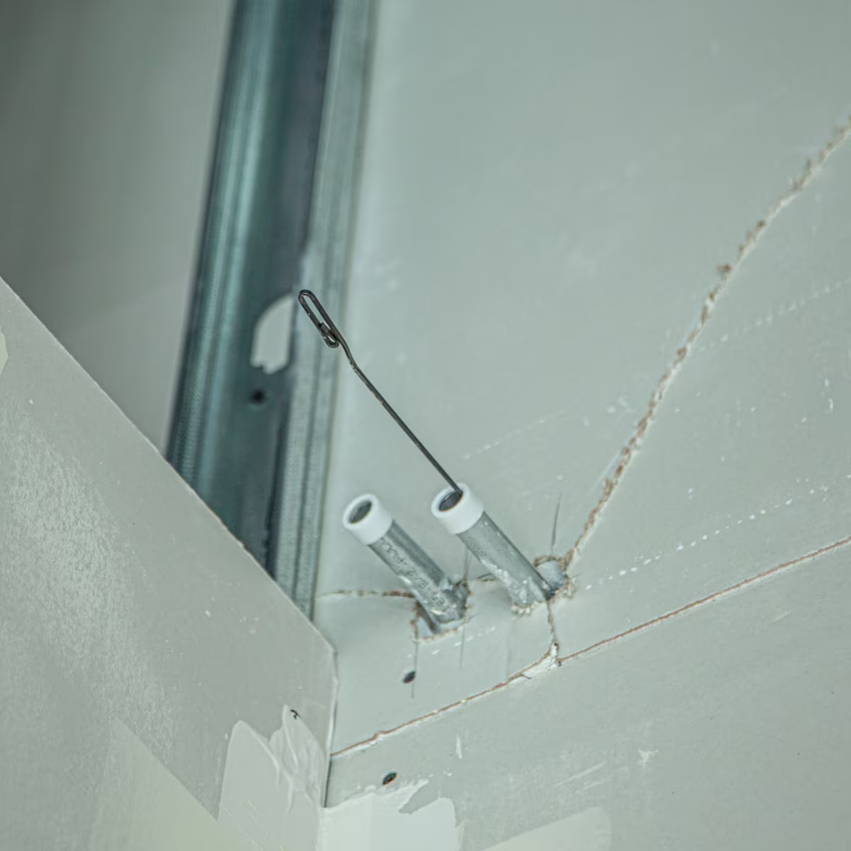 56331 HERRAMIENTA GUÍA ACERADA 1/8" X 50 PIES CON CAPARAZÓN