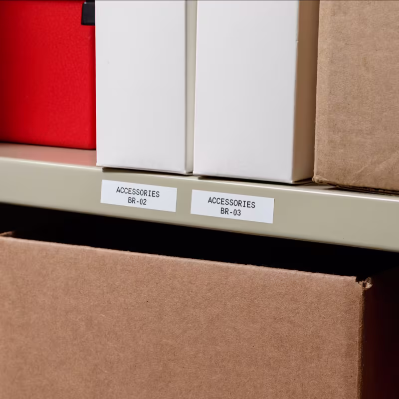 M6C-1900-439 Etiqueta contínua adhesiva de vinilo 50 pies de largo x 1.9" ancho amarilla