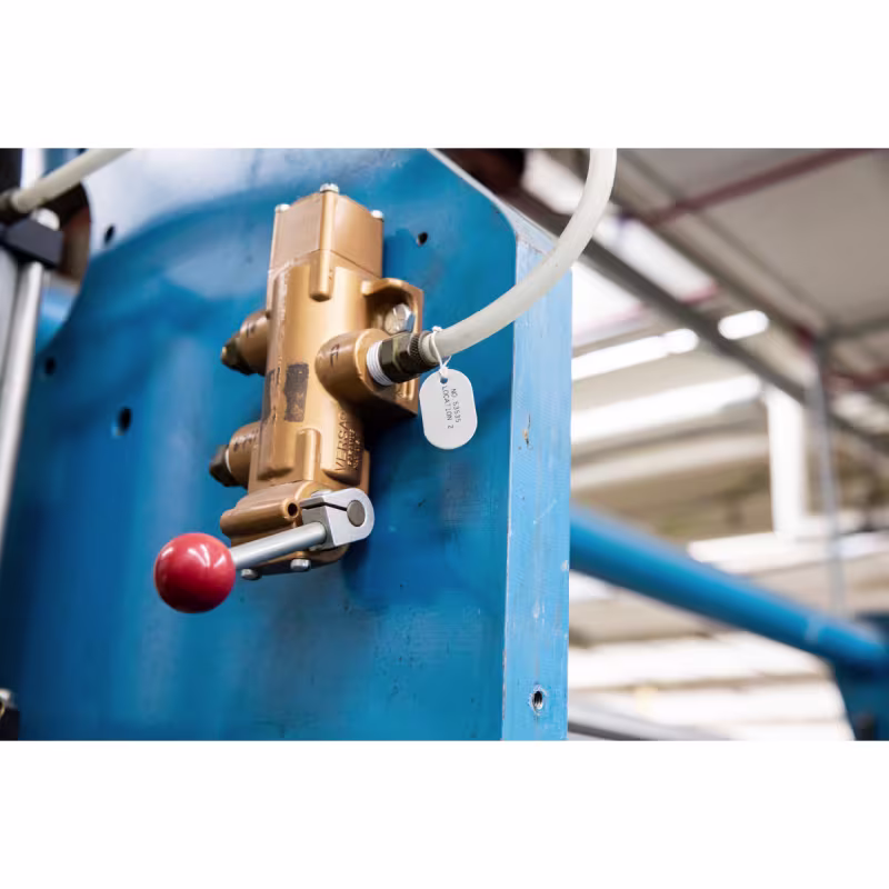 M-111-145FR-GY CARTUCHO DE ETIQUETA POLIETILENO 0.75inH x 1.206 inW NEGRO S/GRIS BRADY