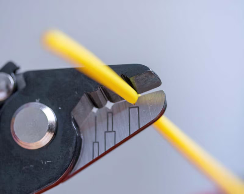 JIC-375 PELADOR PARA CABLES DE FIBRA OPTICA CON TRES RANURAS