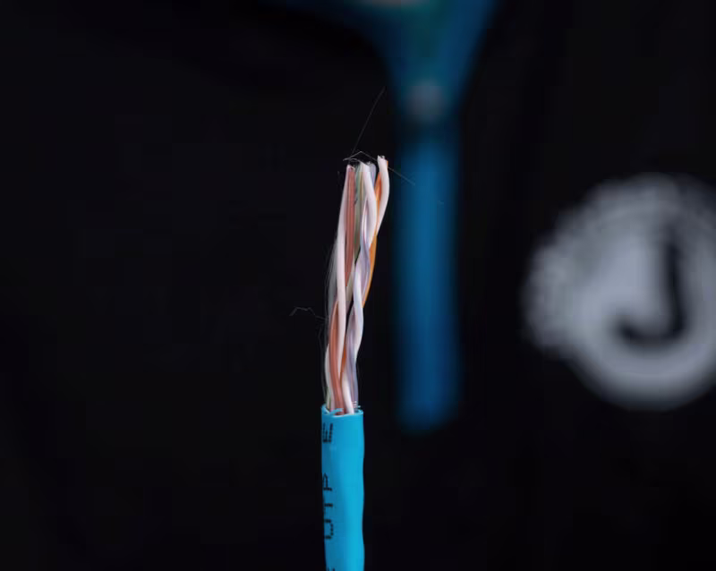 UST-525 HERRAMIENTA PELADORA DE CABLE RG6, R7, RG11, RG59, CON TOPE, JONARD