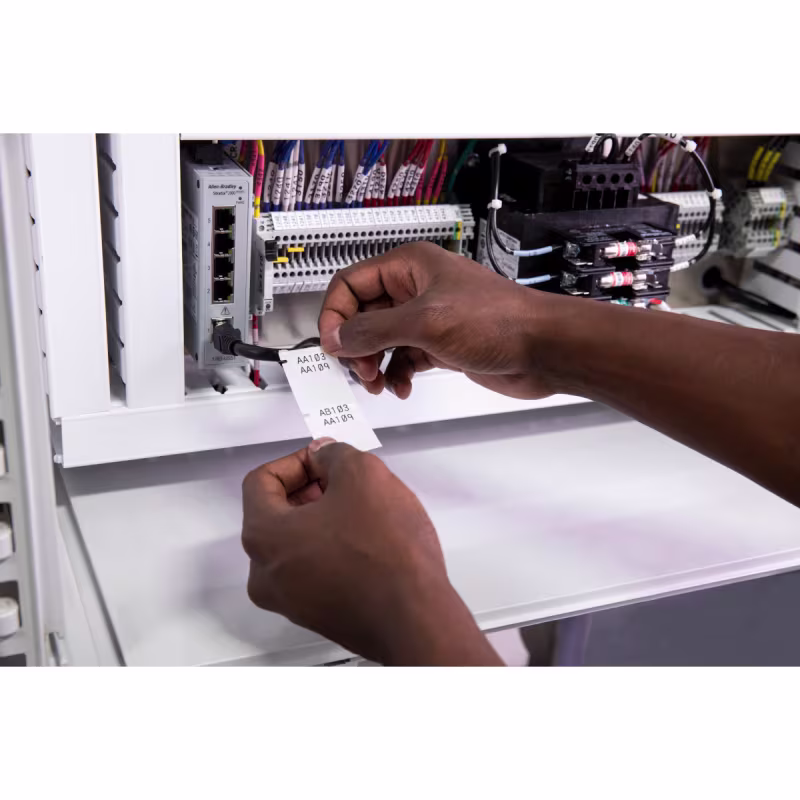 M4-91-427 CARTUCHO DE ETIQUETAS VINIL AUTOLAMINADA 1.5inH x 1inW NEGRO S/BLANCO BRADY