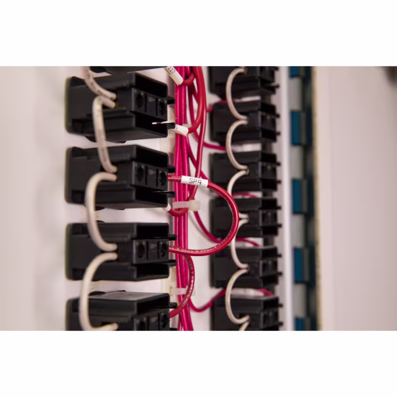 MC-318-498 CARTUCHO DE ETIQUETA CONTINUA VINIL 0.318inW x 16ftL NEGRO S/BLANCO BRADY