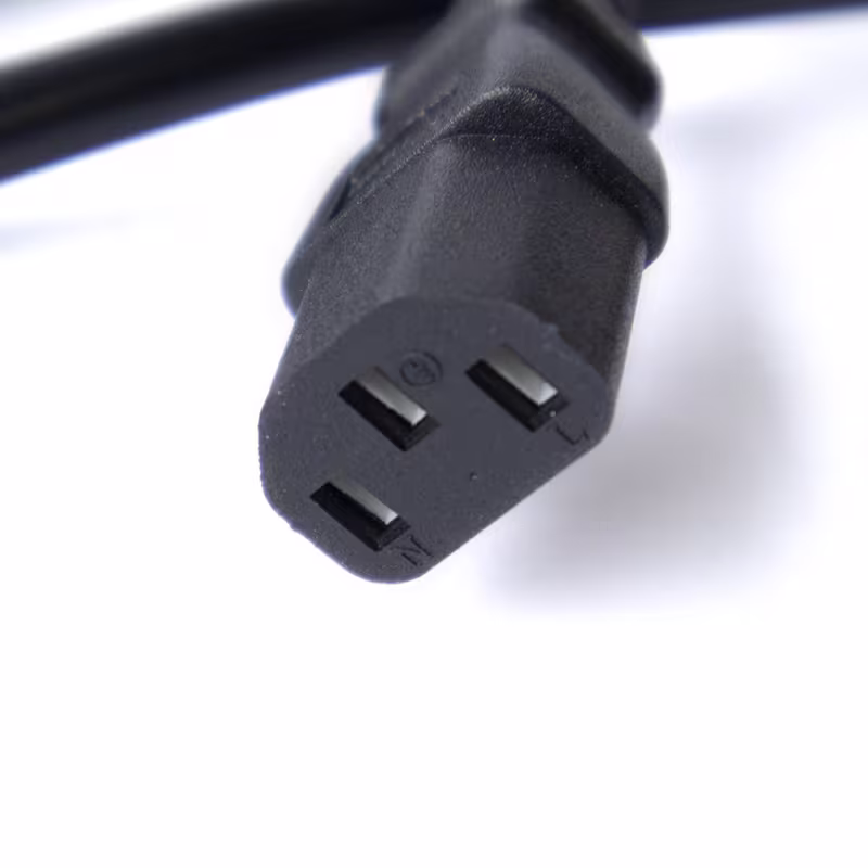 CP14 CABLE DE ALIMENTACIÓN 14AWG, C13 A NEMA 5-15P, 1.8MTS, CATCOM