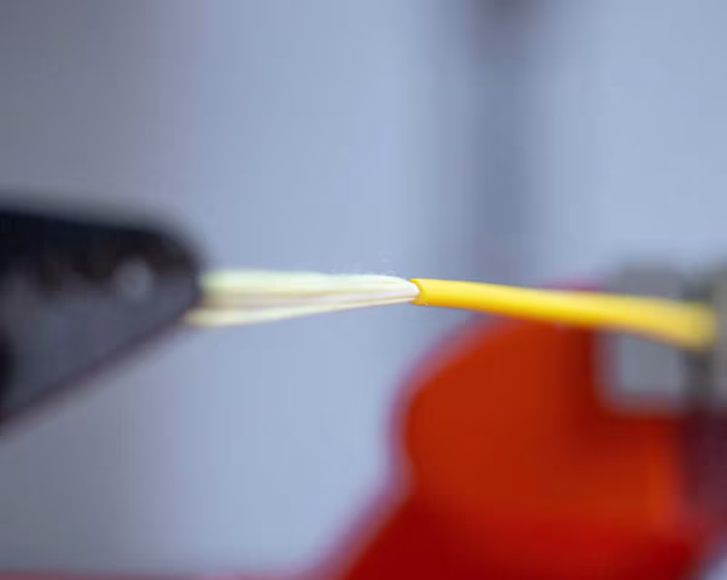 JIC-375 PELADOR PARA CABLES DE FIBRA OPTICA CON TRES RANURAS