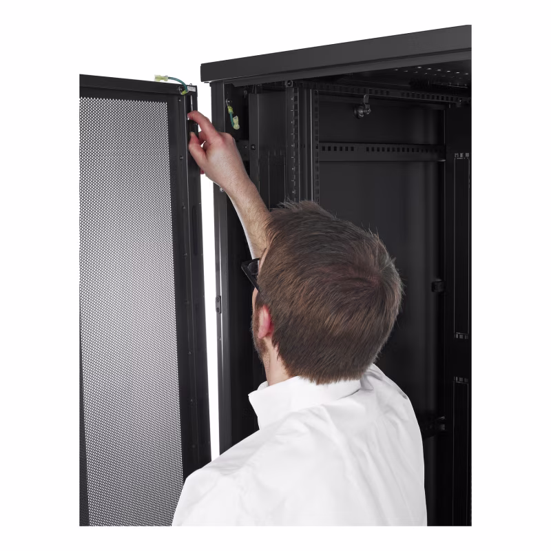 AR2400FP1 GABINETE DE PISO NETSHELTER SV 42U 600mm X 1060mm 2 PUERTAS (DESARMADO) APC
