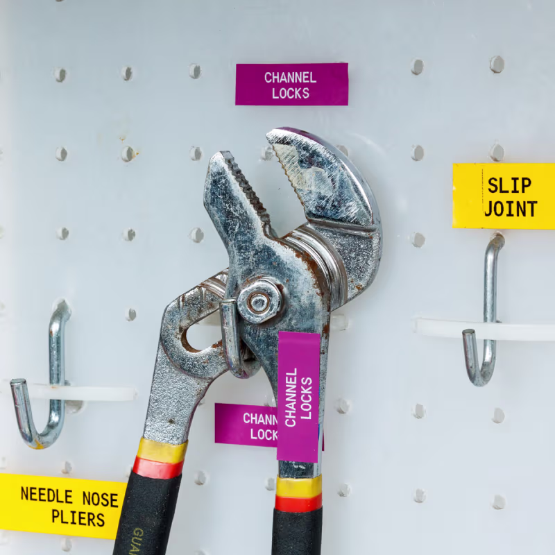 M21-750-595-PL CINTA DE IMPRESIÓN Y CINTA DE ETIQUETAS DE VINILO CON ADHESIVO PERMANENTE PARA TODO TIPO DE CLIMA, IMPRESORAS M21-0.75" BLANCO/MORADO