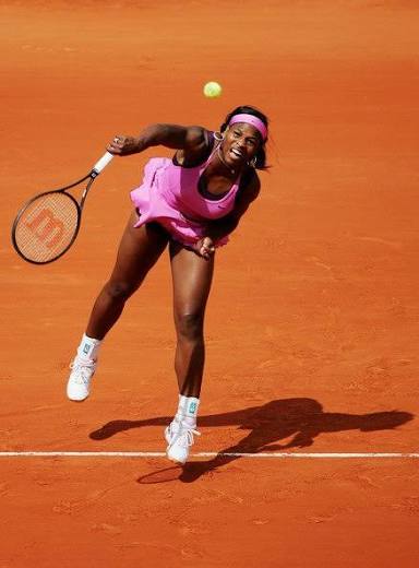 Serena Williams at Roland Garros 2007 Round 1 — pink and purple Nike outfit