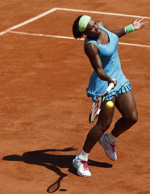 Serena Williams at Roland Garros 2010 Round 3 — green and blue Nike outfit
