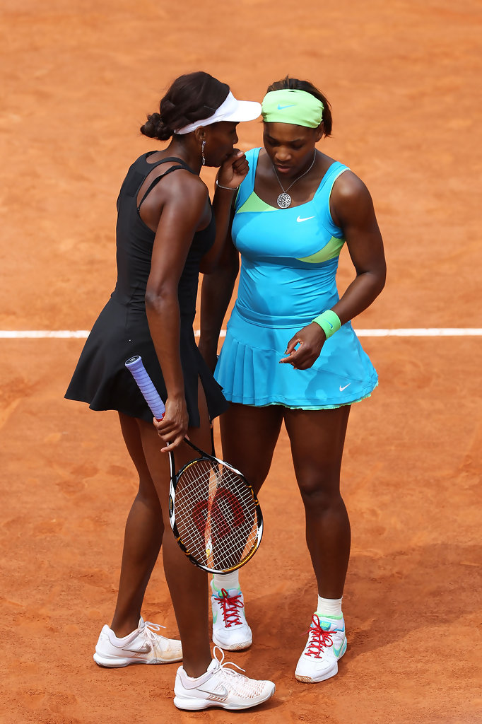 Serena Williams at Roland Garros 2010 Round 1 — blue and green Nike outfit