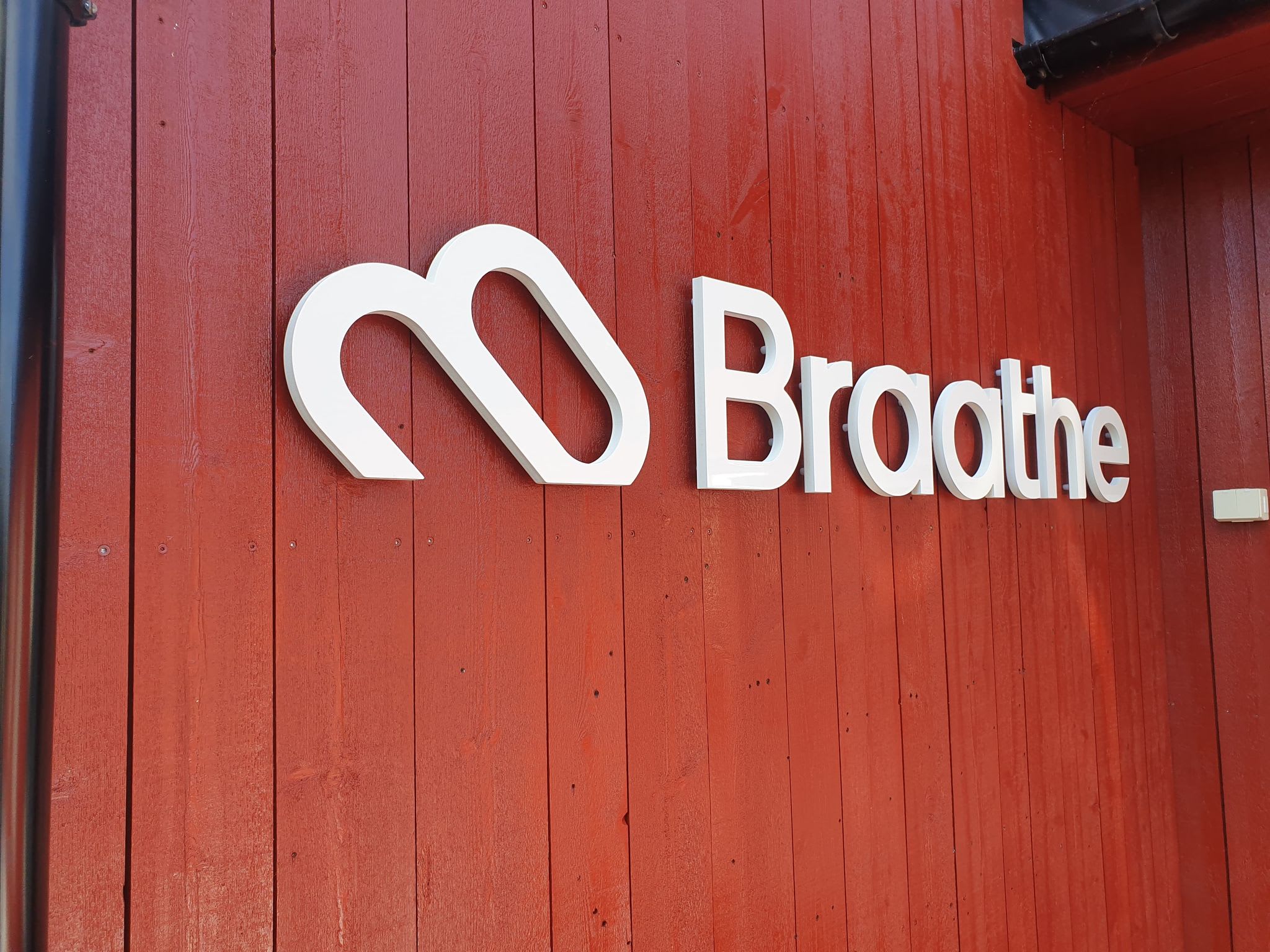 Logo på vegg