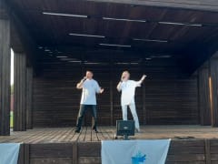 В городском парке в Сальске прошёл благотворительный концерт в помощь бойцам, участвующим в специальной военной операции