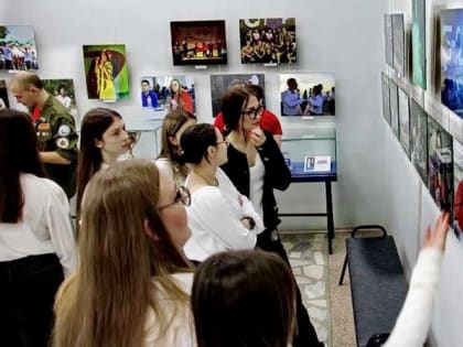 В художественном музее Волгодонска проходит выставка под названием «В объективе студенческой жизни»