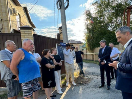 В Ростове власти и жильцы обсудили на общей встрече, как вернуть электричество в дома на улице Пчелиной