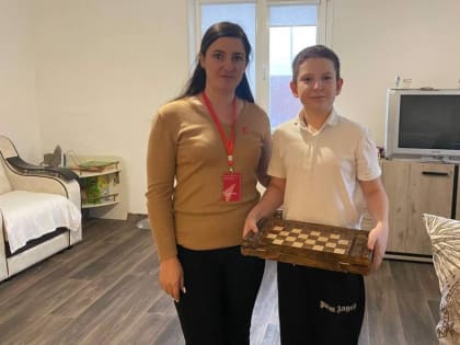 «Ёлка желаний» в Волгодонске продолжается: ювелирный магазин «Даурия» исполняет мечты детей