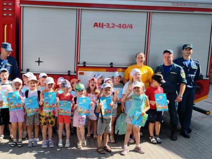 Дети исследуют профессию пожарного в увлекательной экскурсии