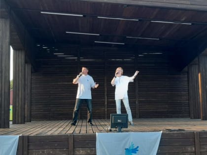В городском парке в Сальске прошёл благотворительный концерт в помощь бойцам, участвующим в специальной военной операции