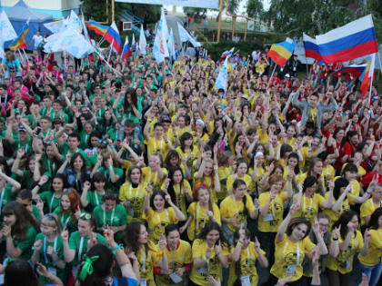 Дорогие волгодонцы! Поздравляем вас с Днем молодежи!