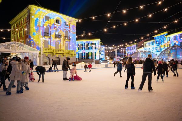 Portable Ice Skating Rinks for Rent | Industrial Frigo Ice USA | Ice & Snow Rides Manufacturer
