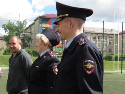 Полицейские из Саткинского района сыграли в футбол с воспитанниками Детского дома