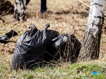 После зимнего периода: в Магнитогорске продолжается санитарная уборка города