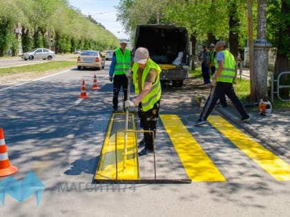 В Магнитогорске начали обновлять дорожную разметку