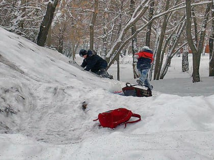 Мороз продлил новогодние каникулы для школьников в ряде городов Челябинской области