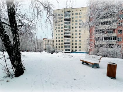 В Озерске началась борьба со льдом на тротуарах и сосульками на крышах