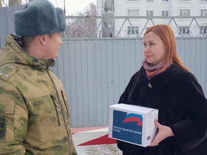 Наталья Шурпа передала одной из воинских частей квадракоптер