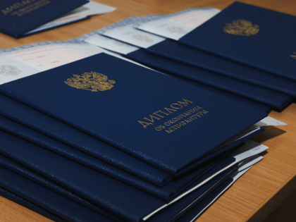 В ЮУГМУ состоялось торжественное вручение дипломов об окончании аспирантуры